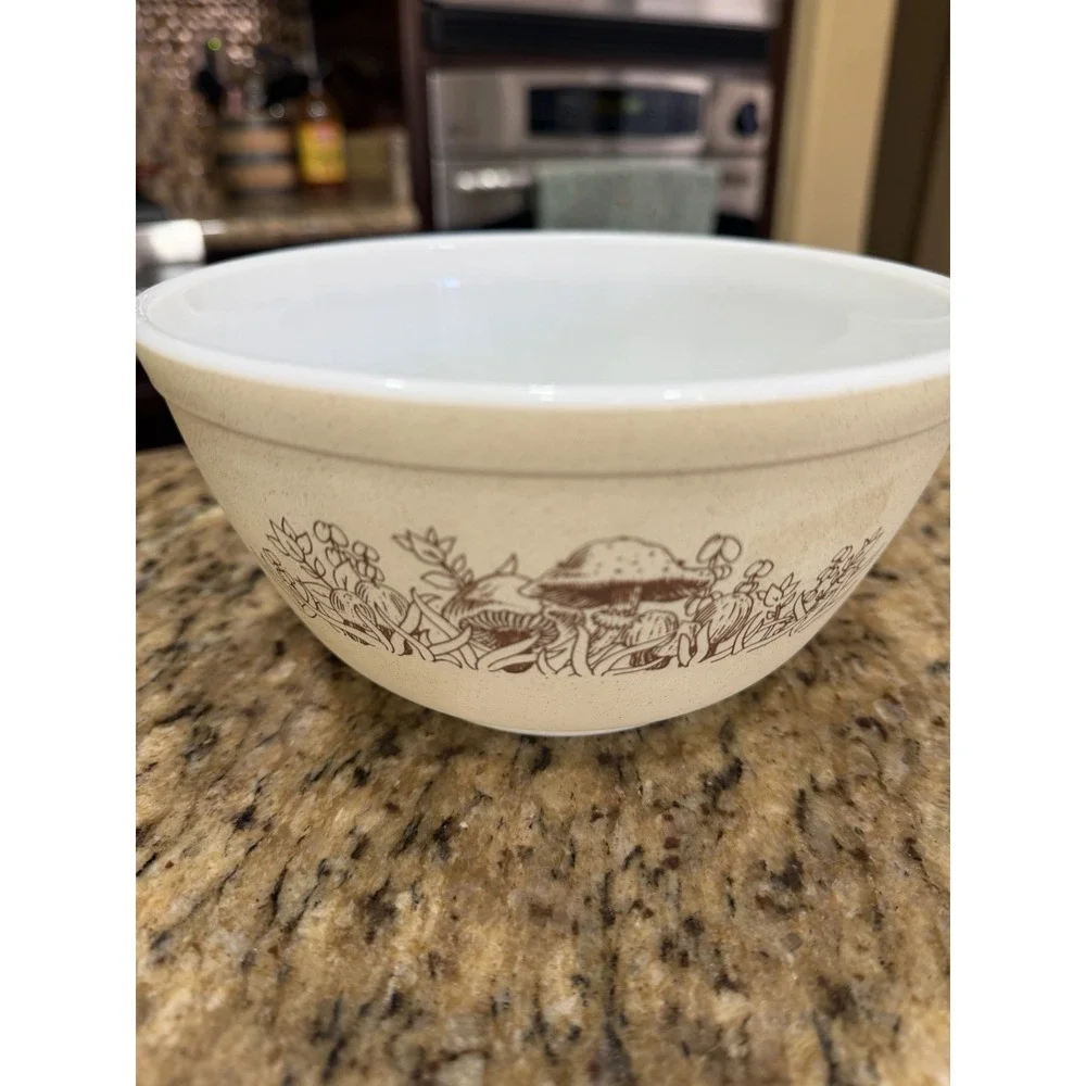 Pyrex - Vintage Forest Fancies Mushroom Woodland 402 1.5-QT Mixing bowl